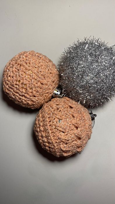 Новогодние игрушки шары вязанные