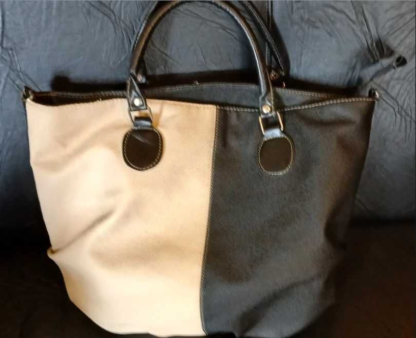 Mala como nova. Preto e branco