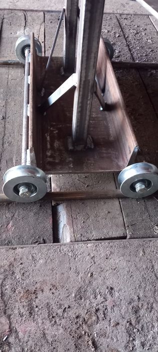 Wózek do rozjerzdzania rozpoławiania ciagnika