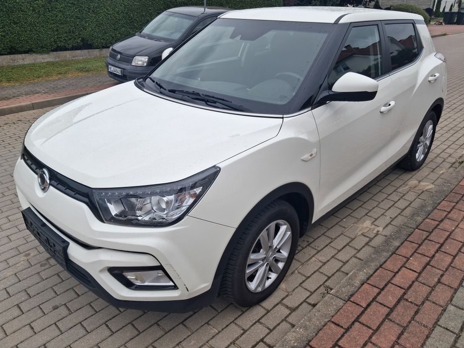 SsangYong Tivoli 1.6 benz. LEDY przeb. tylko 53 tyś km uszkodzony tył