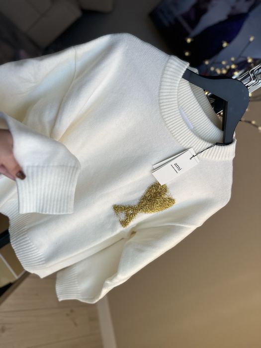 В НАЯВНОСТІ Амі Paris білі светрики, найкраща якість