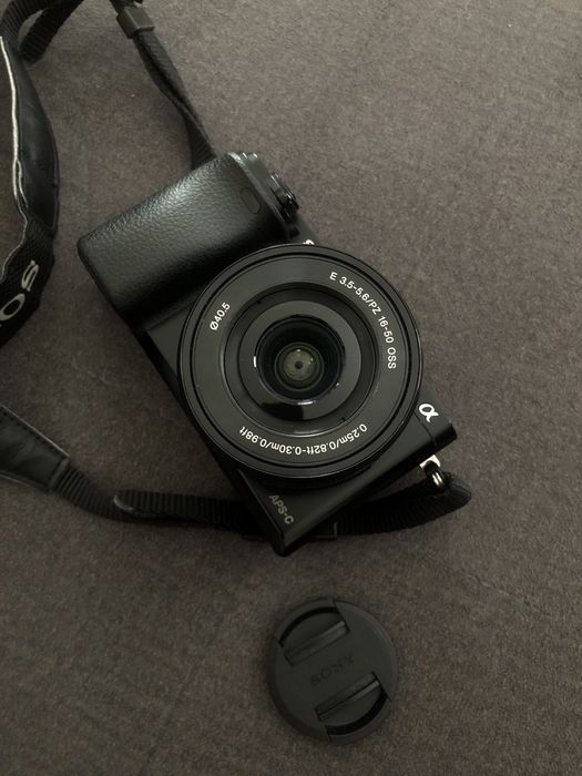 Sony Alpha A6000 + obiektyw Sony 16–50 mm OSS stan bardzo dobry