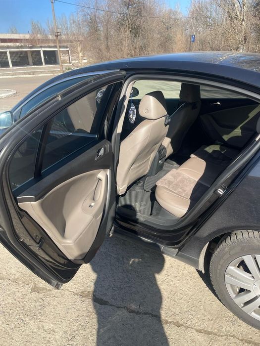 Продам власний автомобіль VOLKSWAGEN PASSAT B6