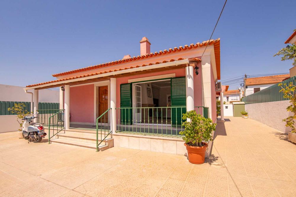 Moradia com anexo em Vila Nogueira de Azeitão