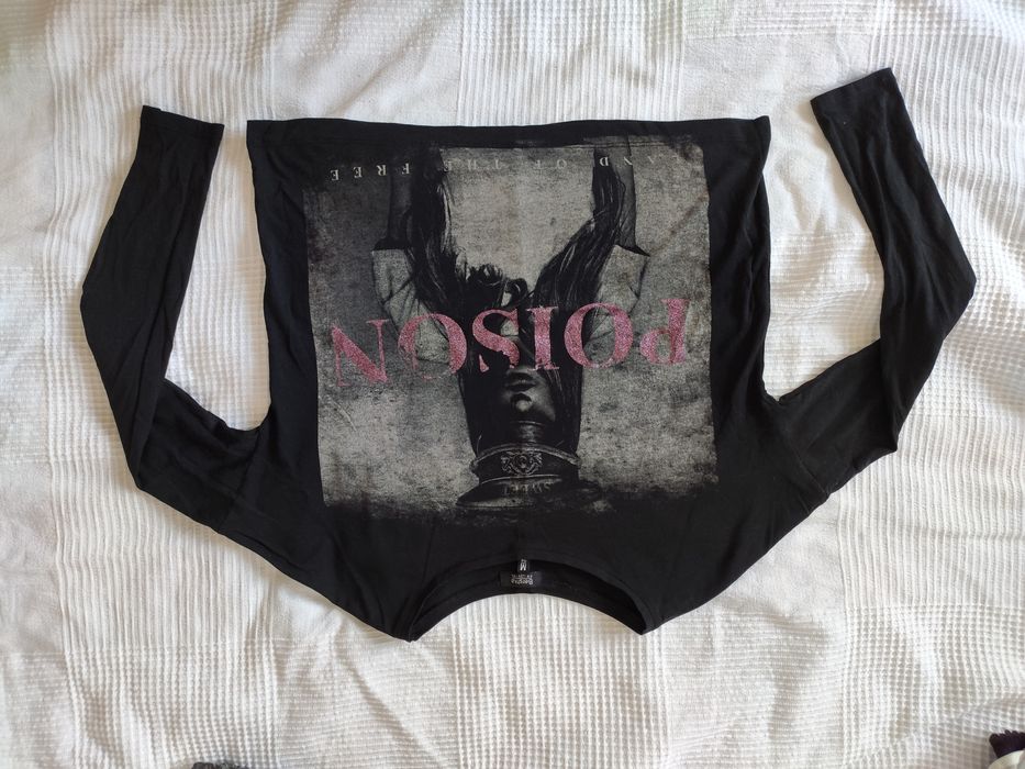 Czarna koszulka z długim rękawem z nadrukiem, Bershka