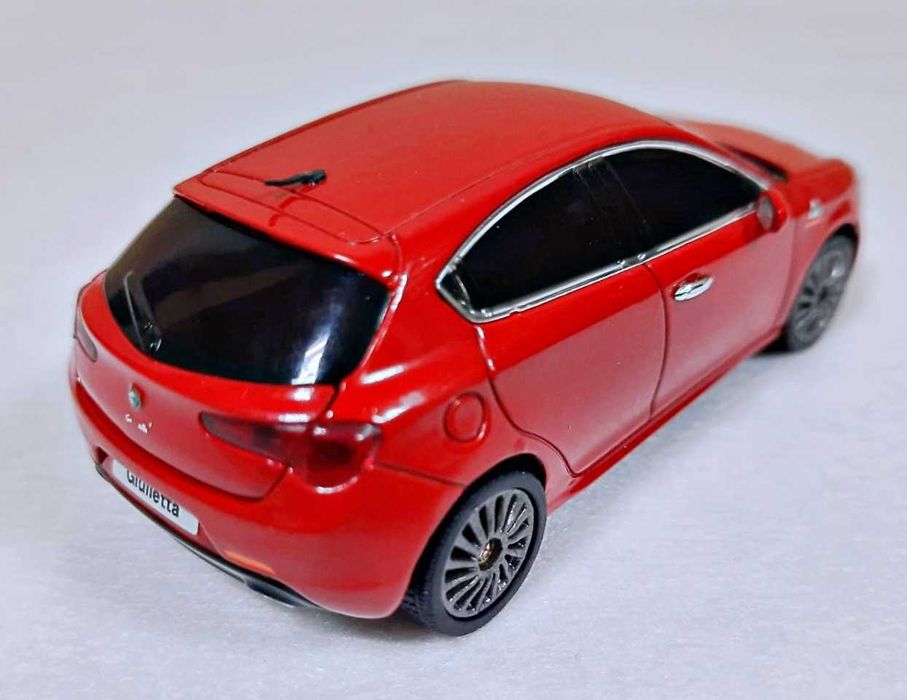 Машинка модель Alfa Romeo Giulietta Autowave