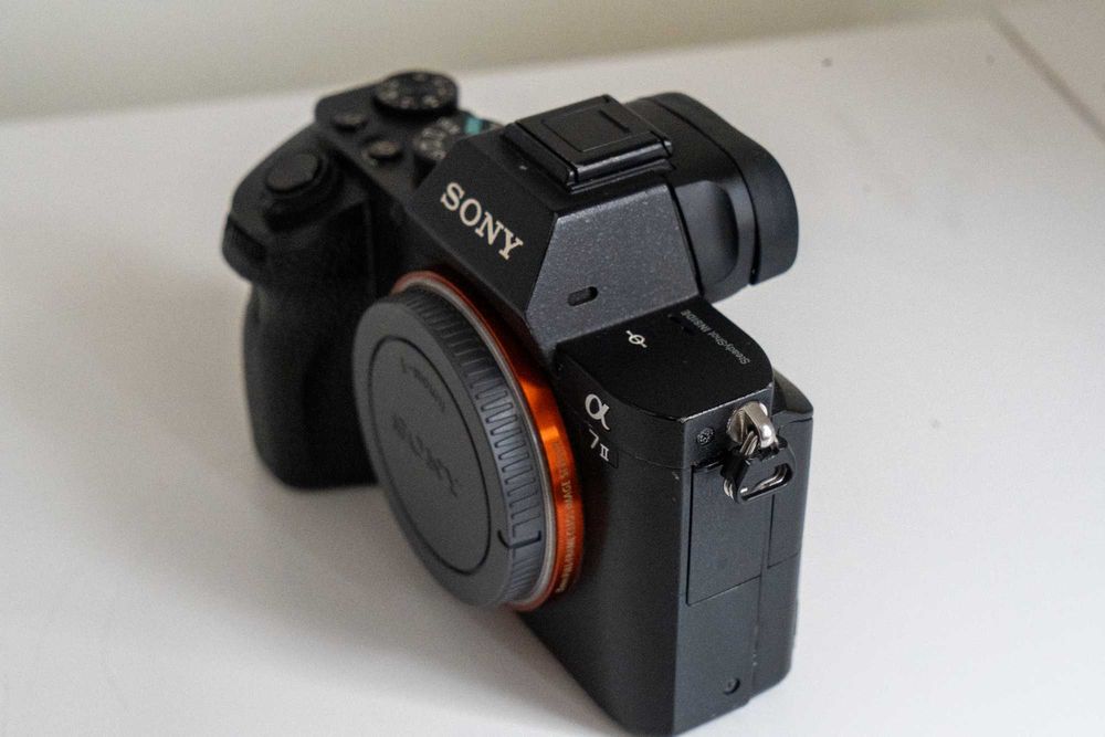 Sony A7-II em bom estado, com comando remoto RMT DSLR-2