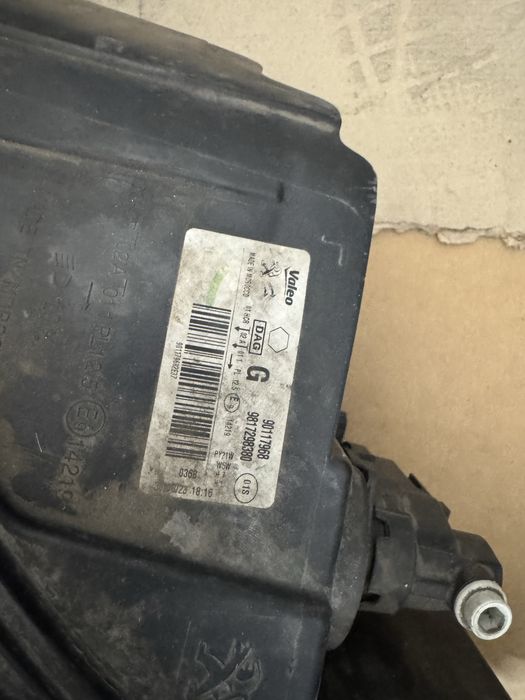 Фара ліва пежо 301