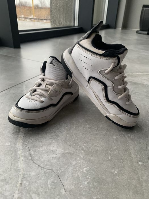 Кросівки jordan 27,5