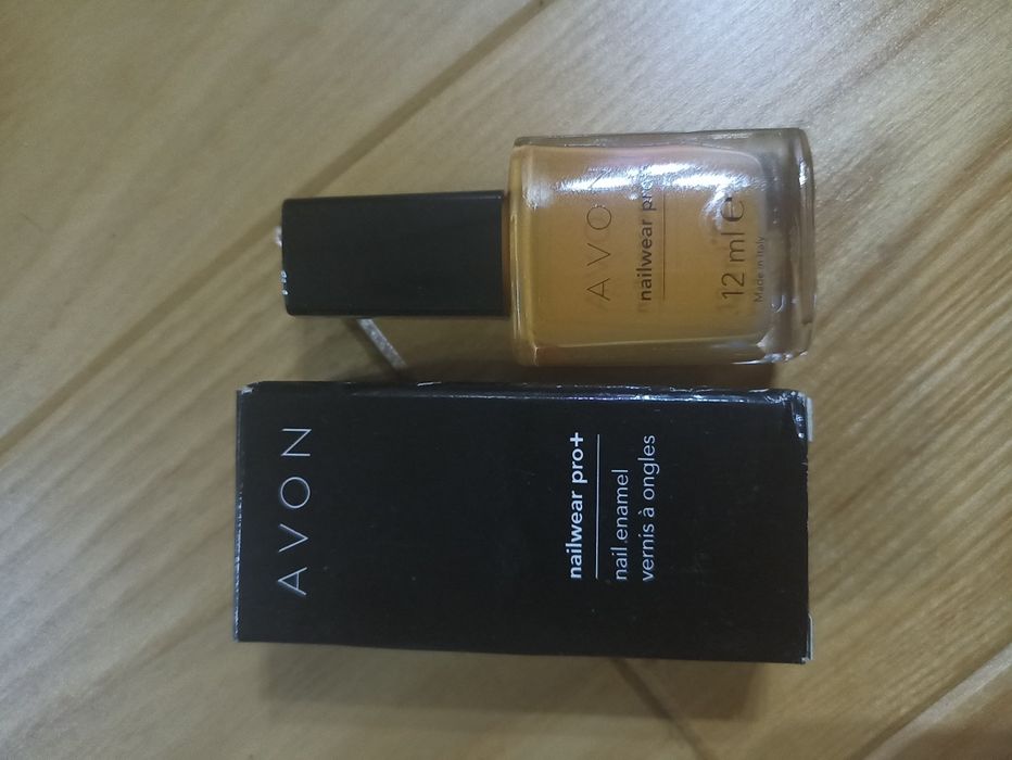 Lakier do paznokci Avon ciemny żółty
