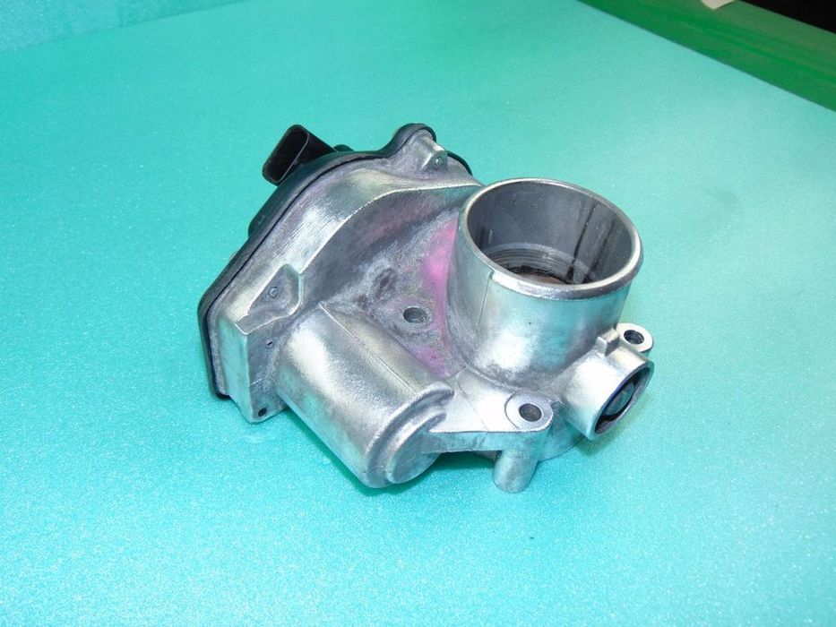 Przepustnica Focus MK2 1,4 1,6 VR2S6U-9E927-FC