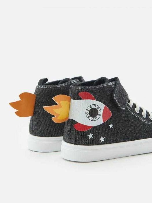 Высокие кроссовки sinsay