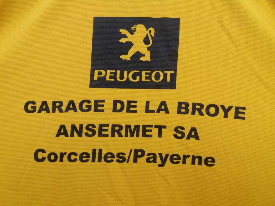 Футбольна спортивна з довгим рукавом: Швейцарія: FCC CORCELLES / Пежо.