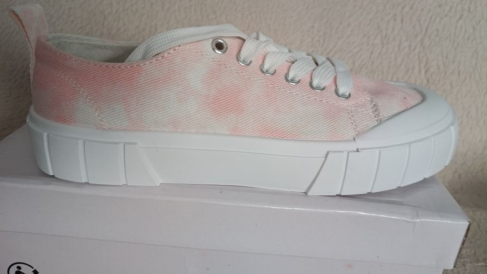 Sprzedam trampki nowe