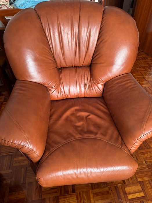 Conjunto de sofás em pele