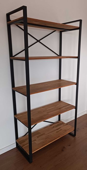 Estante metálica e carvalho maciço