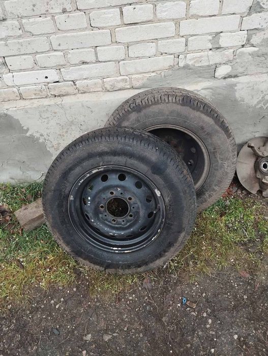 Пара покрышек без дисков R15C 215/70