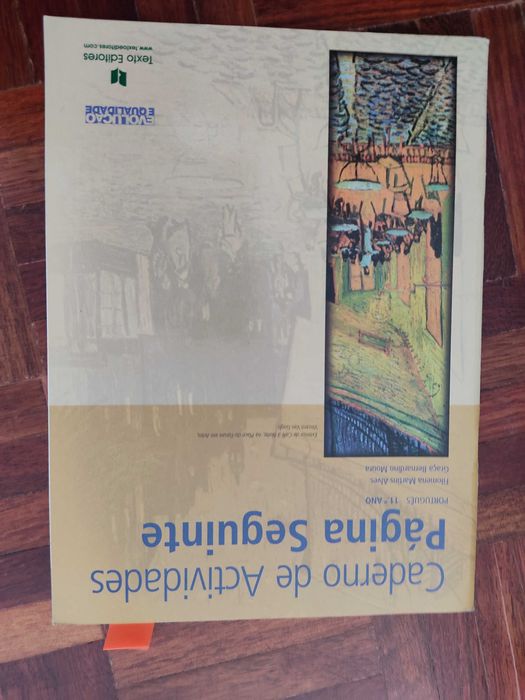 Livros escolares de diferentes anos de ensino e disciplinas