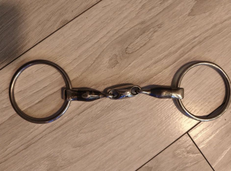 Wędzidło zwykłe podwójnie łamane pełne Blue Steel 13,5