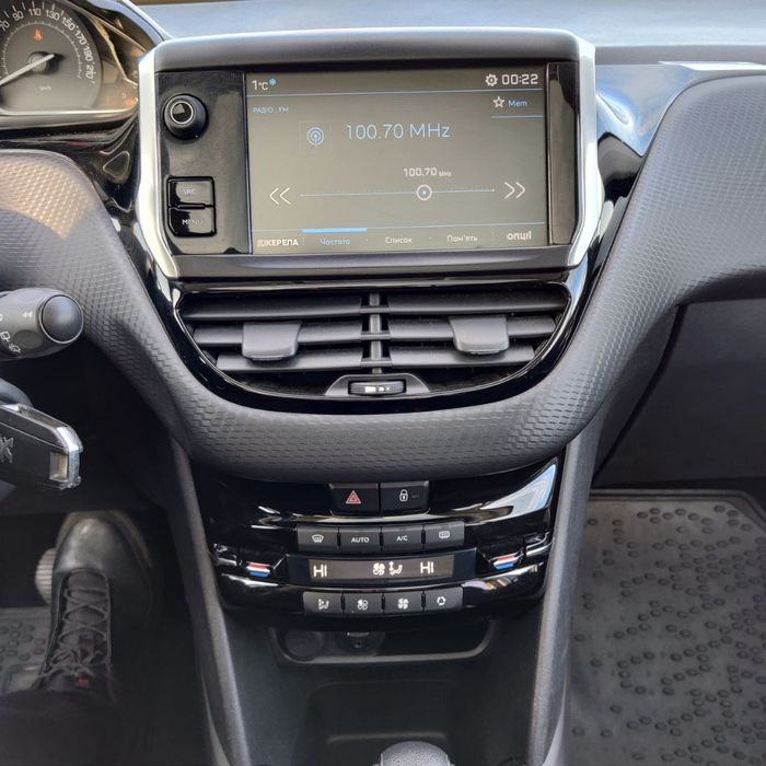 Продам Peugeot 2008, 2017 року з панорамою