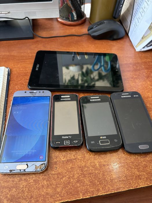 Телефони на запчастини