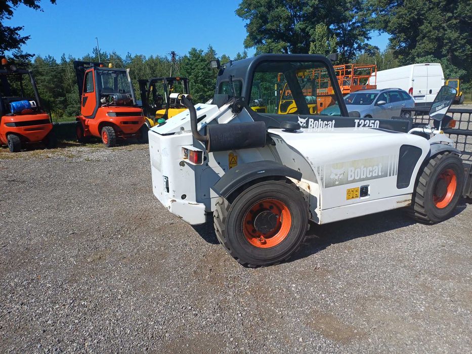 Ładowarka teleskopowa  Bobcat T2250