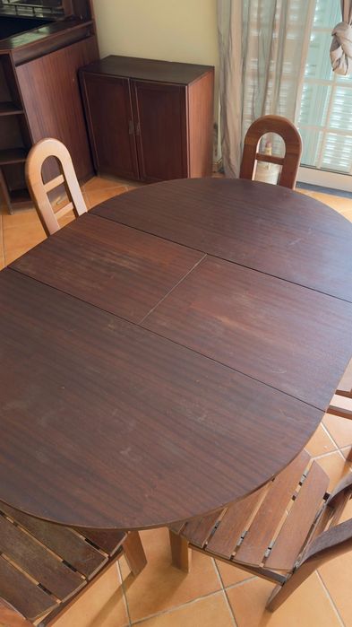 Conjunto mesa e cadeiras maciça