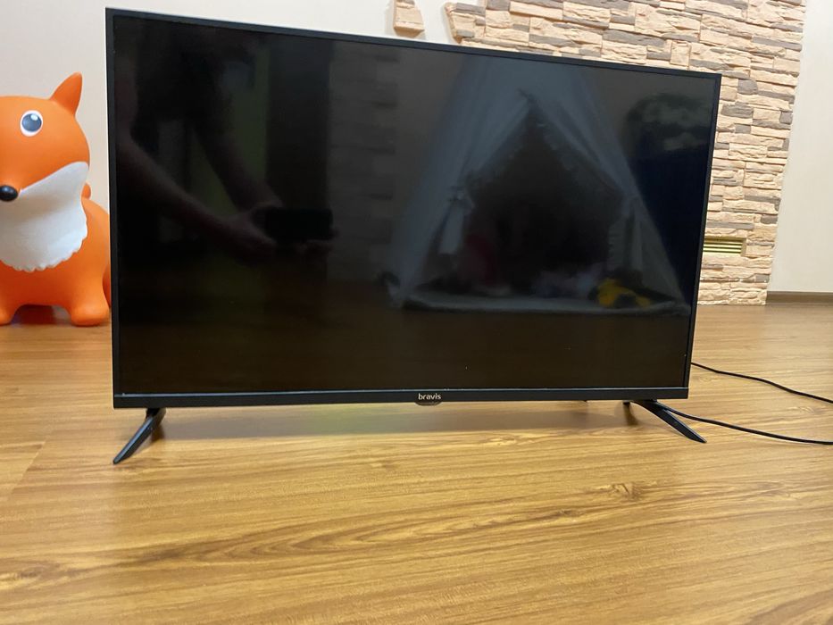 Bravis LED-32D5000 (32”)