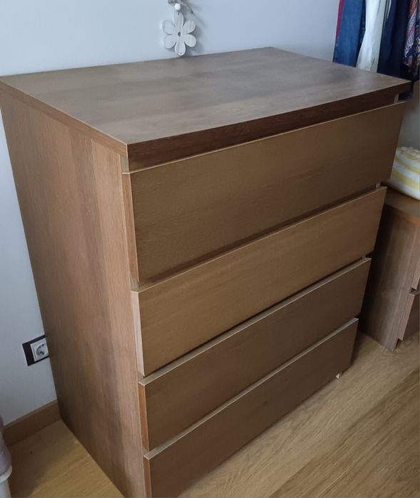 Vende-se cómoda Malm 4 gavetas