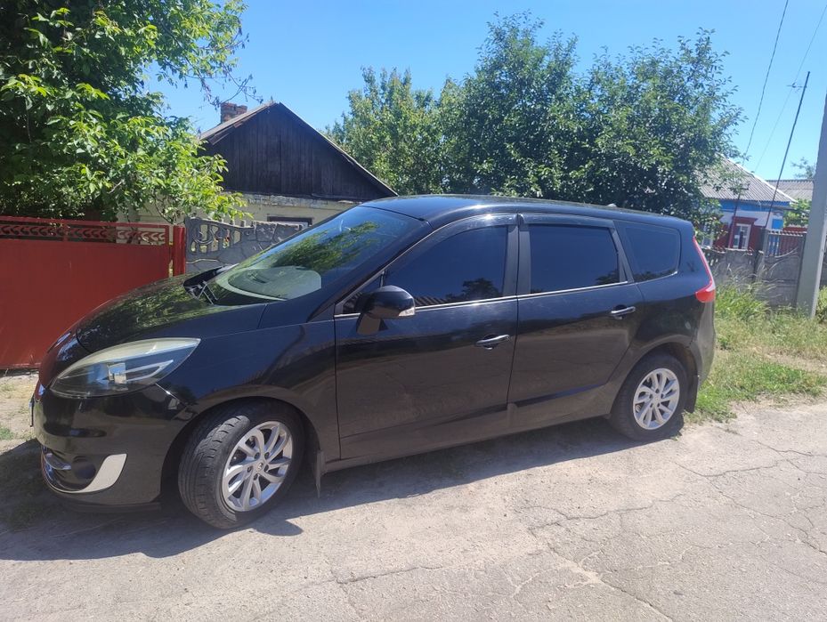 Продам машину Renault Grand Scenic 3  2012 года