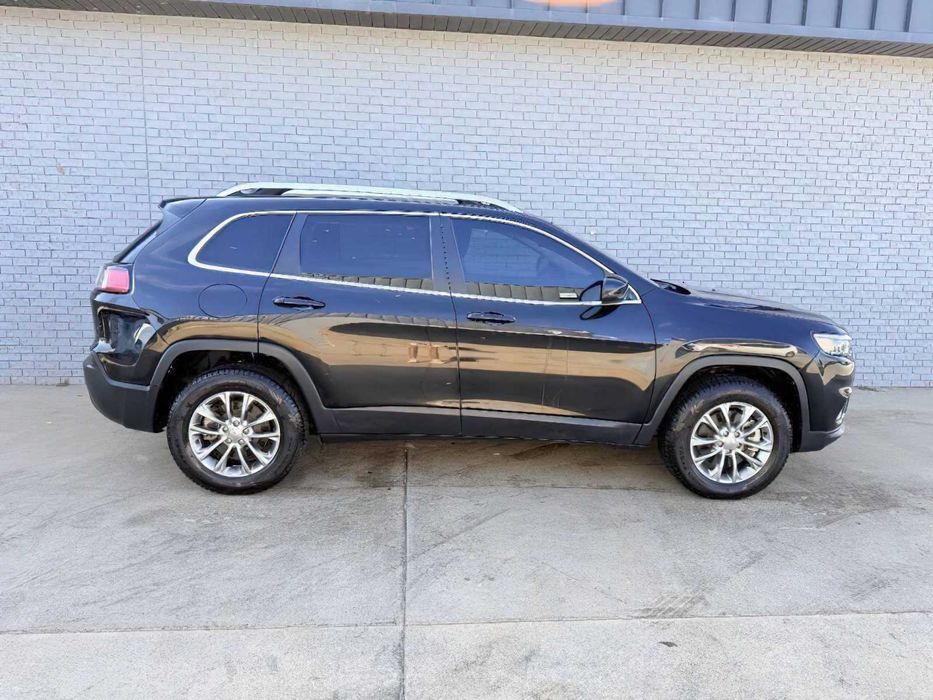 Jeep Cherokee      2021