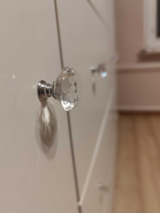 Sprzedam białą komodę