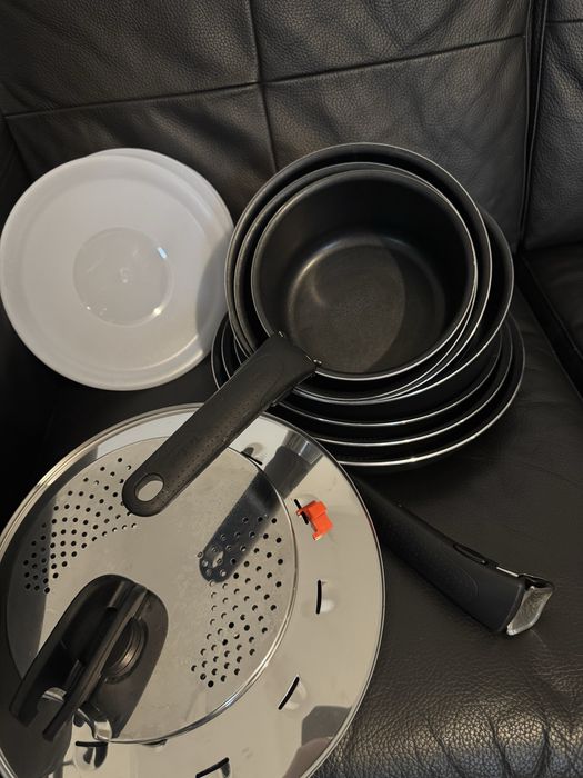 Zestaw gadnków - 8 szt.  marki Tefal z pokrywkami