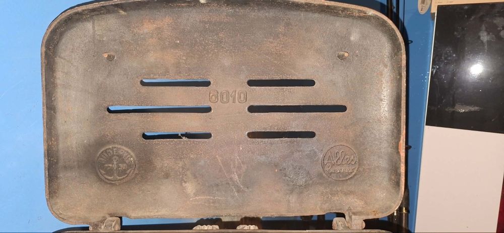Zabytkowy piec (koza) Buderus 6010