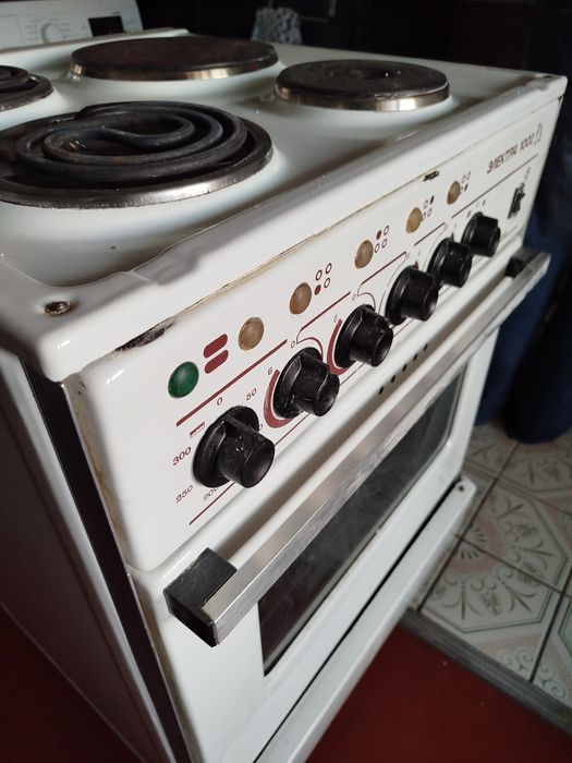Продам електроплиту  Электра 1002 дешево