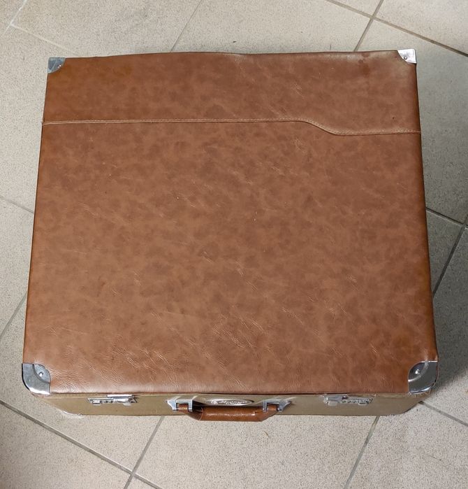 57x52x20 cm. Walizka z lat 50 -tych