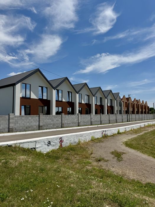 Продаж цегляного котеджу 115 м² у центрі Шпанова (3 км від Рівного)