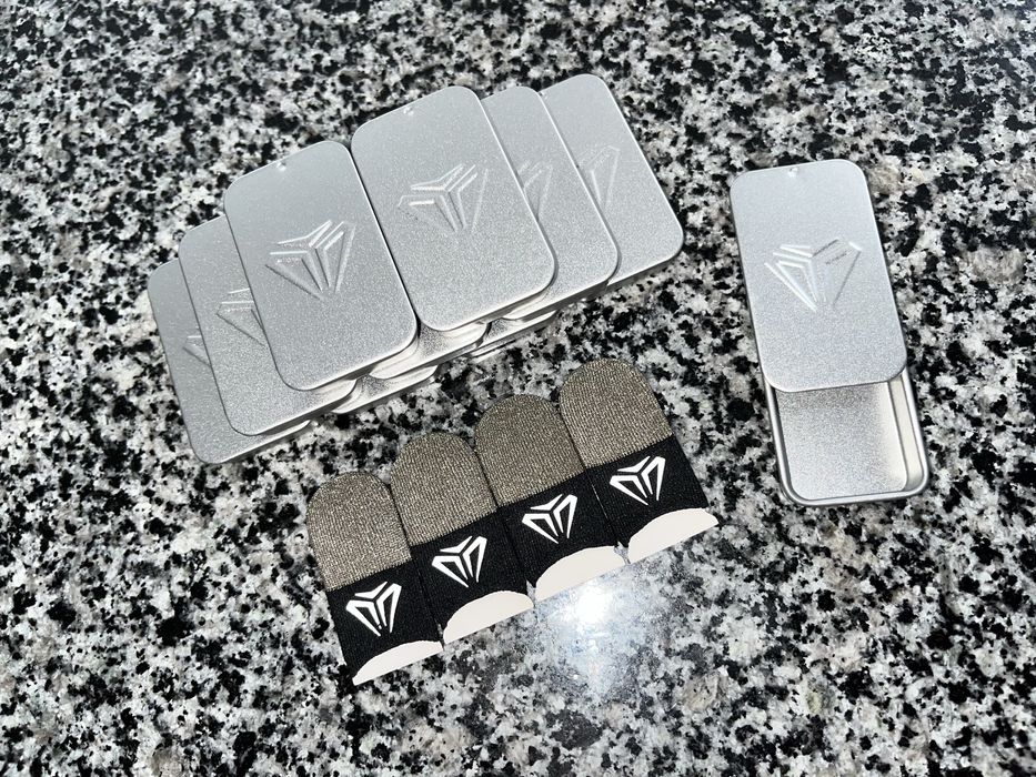 Напальчники для игр, кейс + 4 напалечника