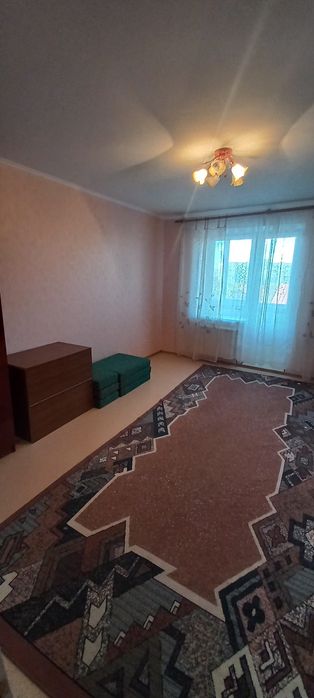 Сдам  3х ком кв  возле Дарницк рынка,убежище в доме ,6 эт бойлер