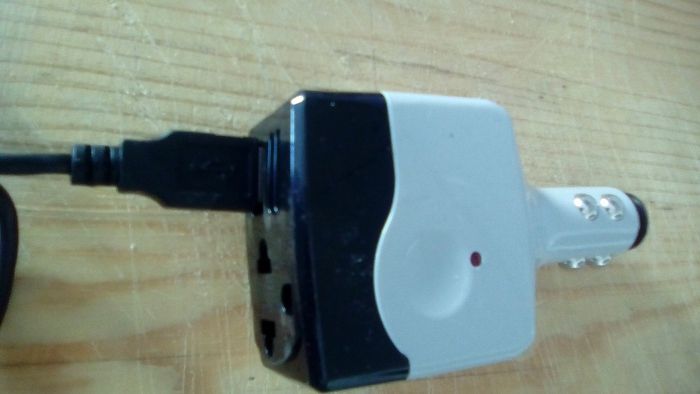 Inversor 12V para 230V + USB para MP3 e outros dispositivos