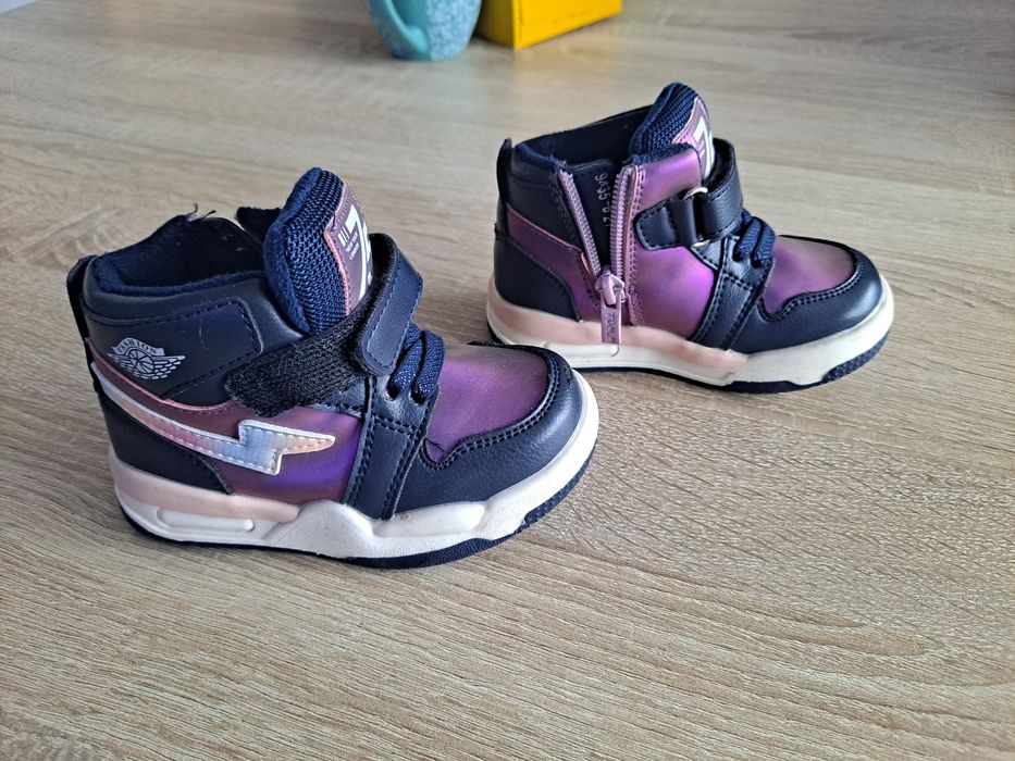 Buty dziecięce rozmiar 21 wkładka 13.5