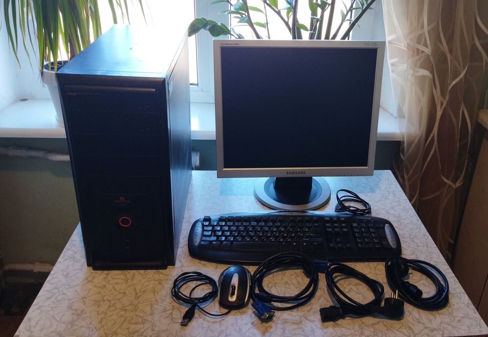 Продам компьютер. Жёсткий диск 500 Гб. Монитор 19".: 900 грн ...