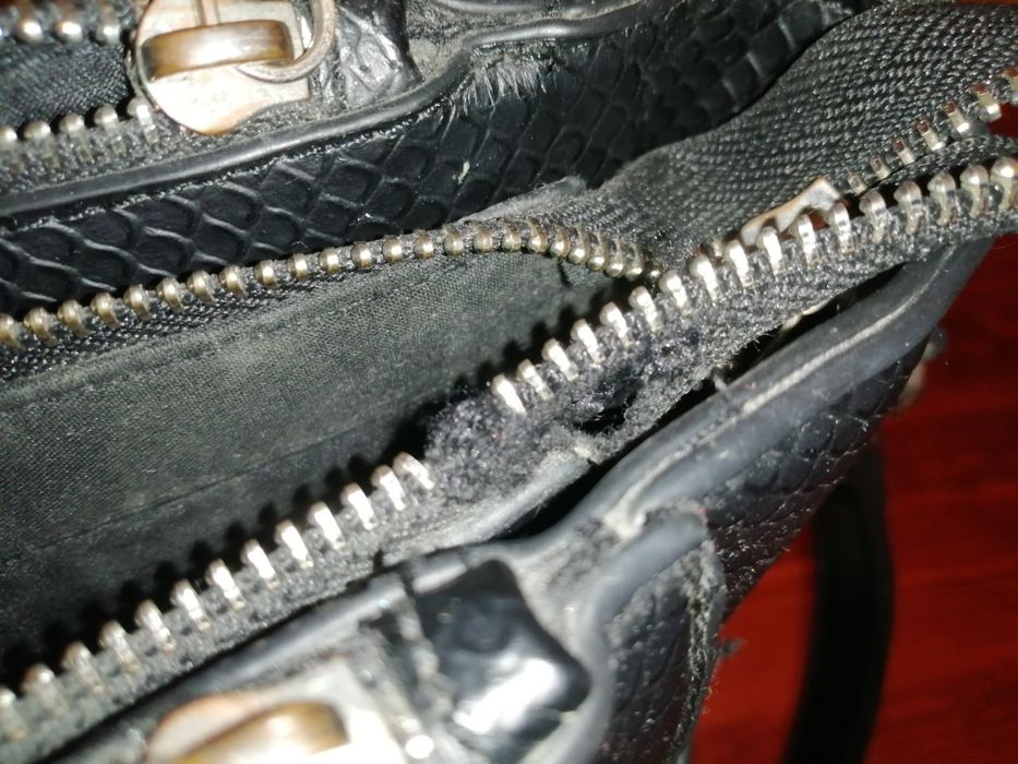 Mala Parfois preta (pele vegan) cobra