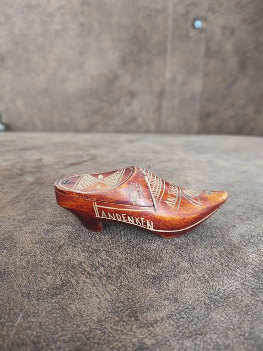 Продается антиквариатный башмачок