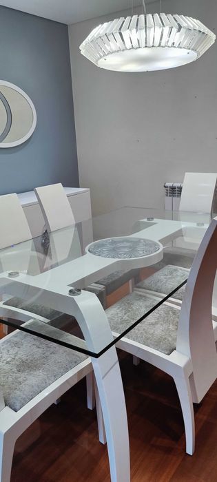 Mesa de jantar de vidro