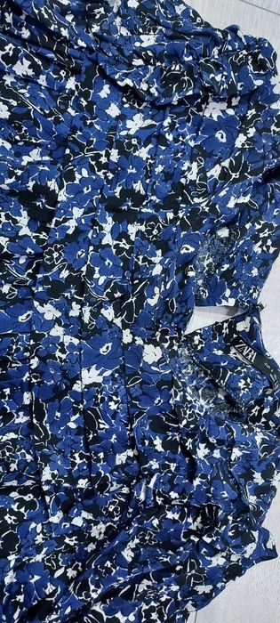 Sukienka w kwiatki, Zara