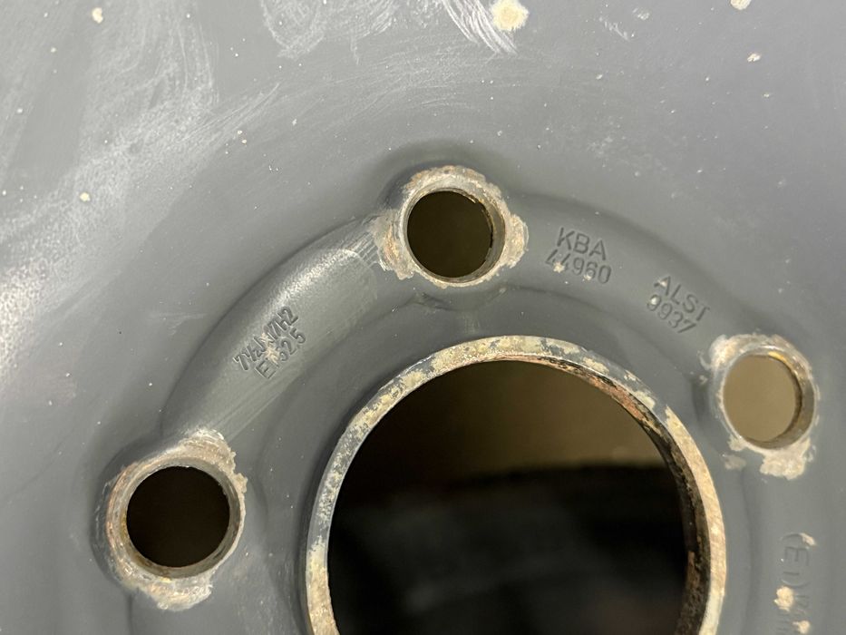 KOŁA ZIMOWE KUGA 5x108 7,5J ET 52,5 235/55R17