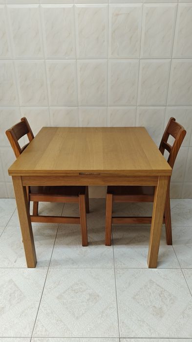 Mesa de cozinha em madeira, extensível + 2 cadeiras