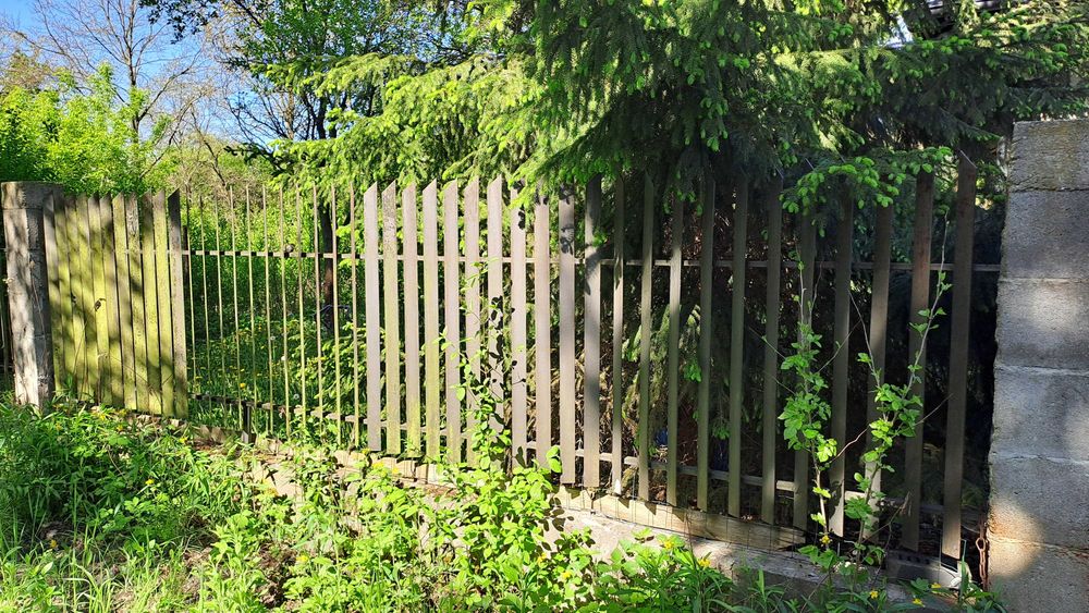 Ogrodzenie metalowe. 5 przęseł, brama, furtka