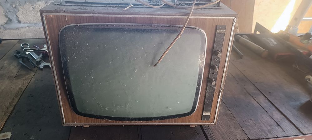 Zabytkowy telewizor UNITRA neptun